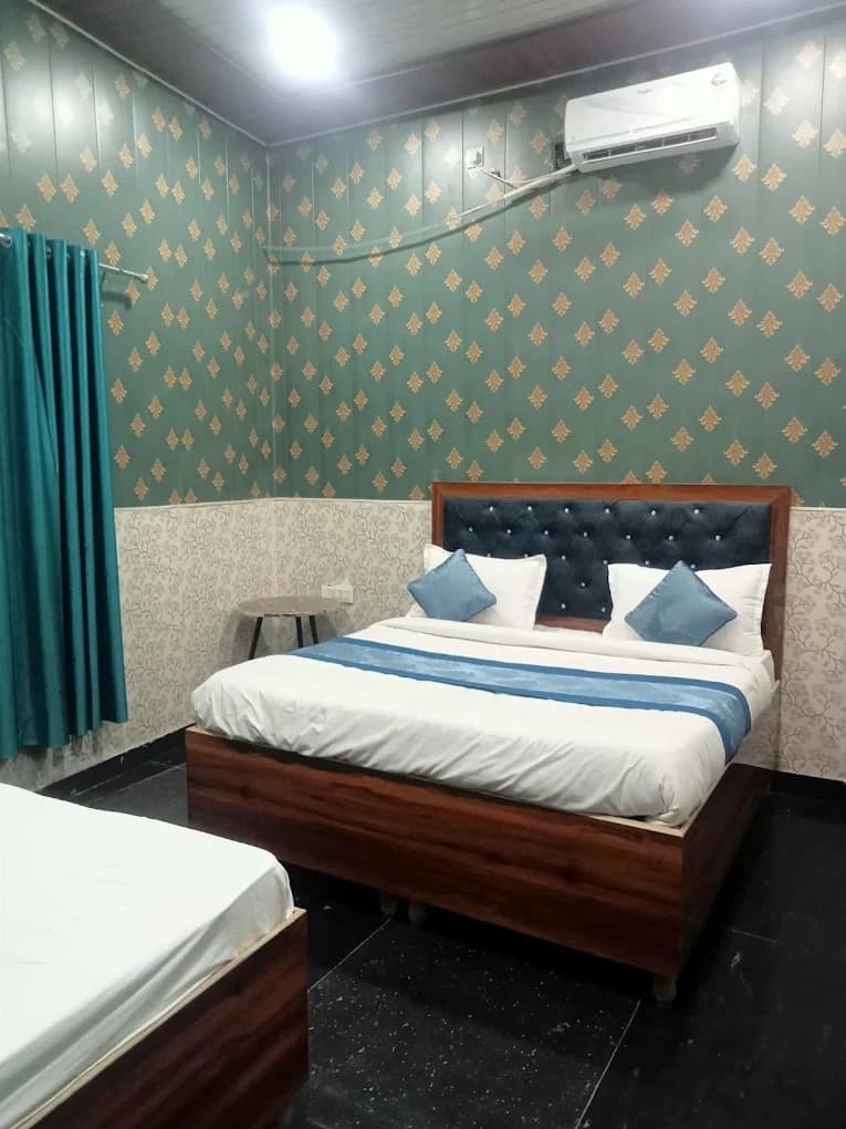 Hotel Kamal Dham room interior