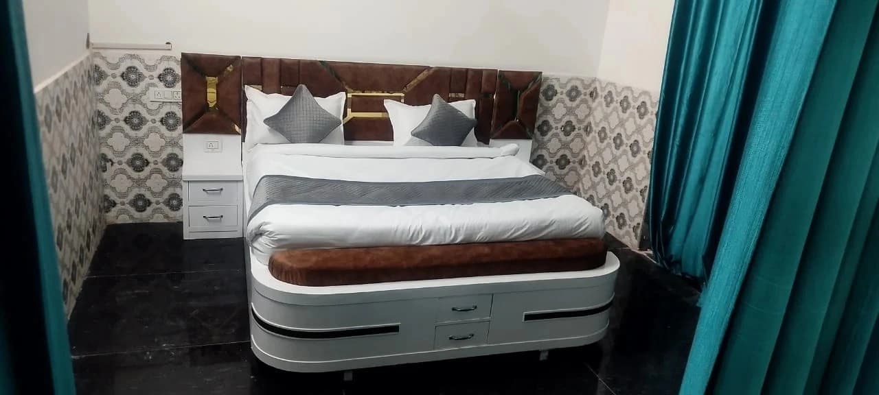Deluxe AC Room